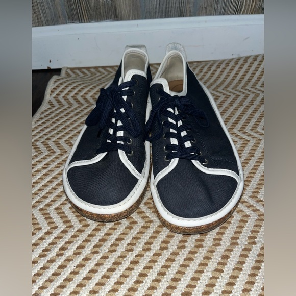 Birkenstock size 9.5 (40) navy blue and white canvas lace up oxford Santa Cruz - Picture 2 of 5